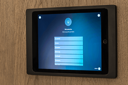 tablet s ovládáním v aplikaci Loxone