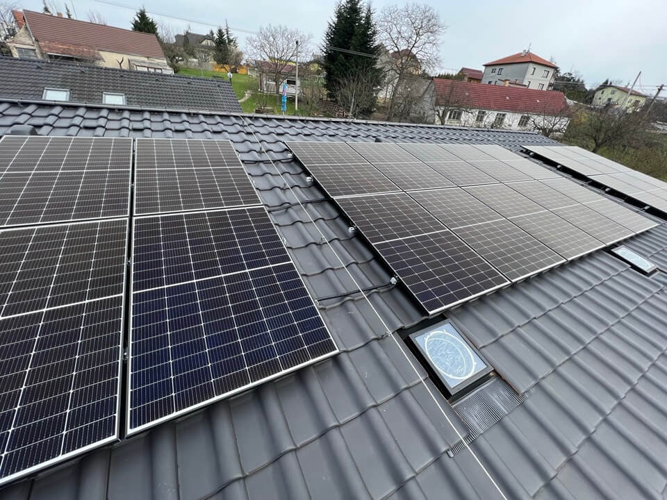 Fotovoltaika na střeše Lískovcova domu
