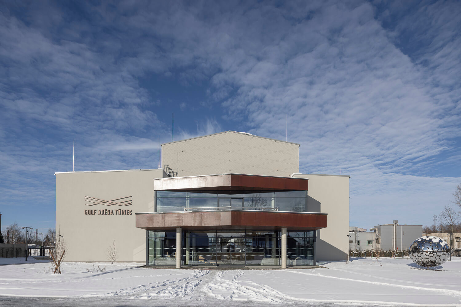 Exteriér Golf Arény Třinec – moderní sportoviště vzniklé rekonstrukcí brownfieldu