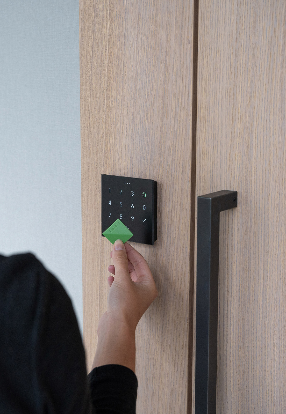 Čip přiložený ke klávesnici NFC Code Touch