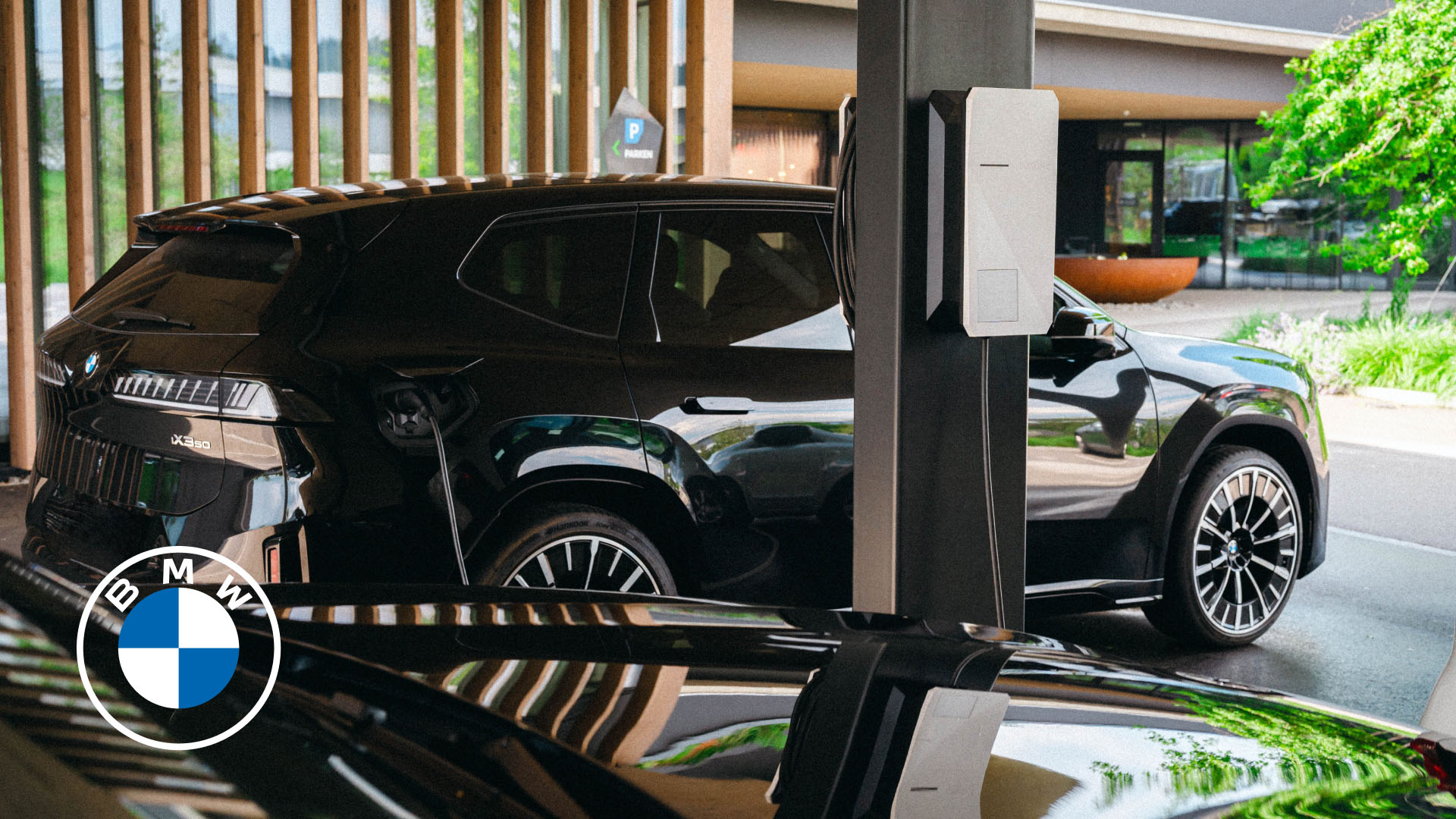 LOXONE a BMW přinášejí solární dobíjecí stanici