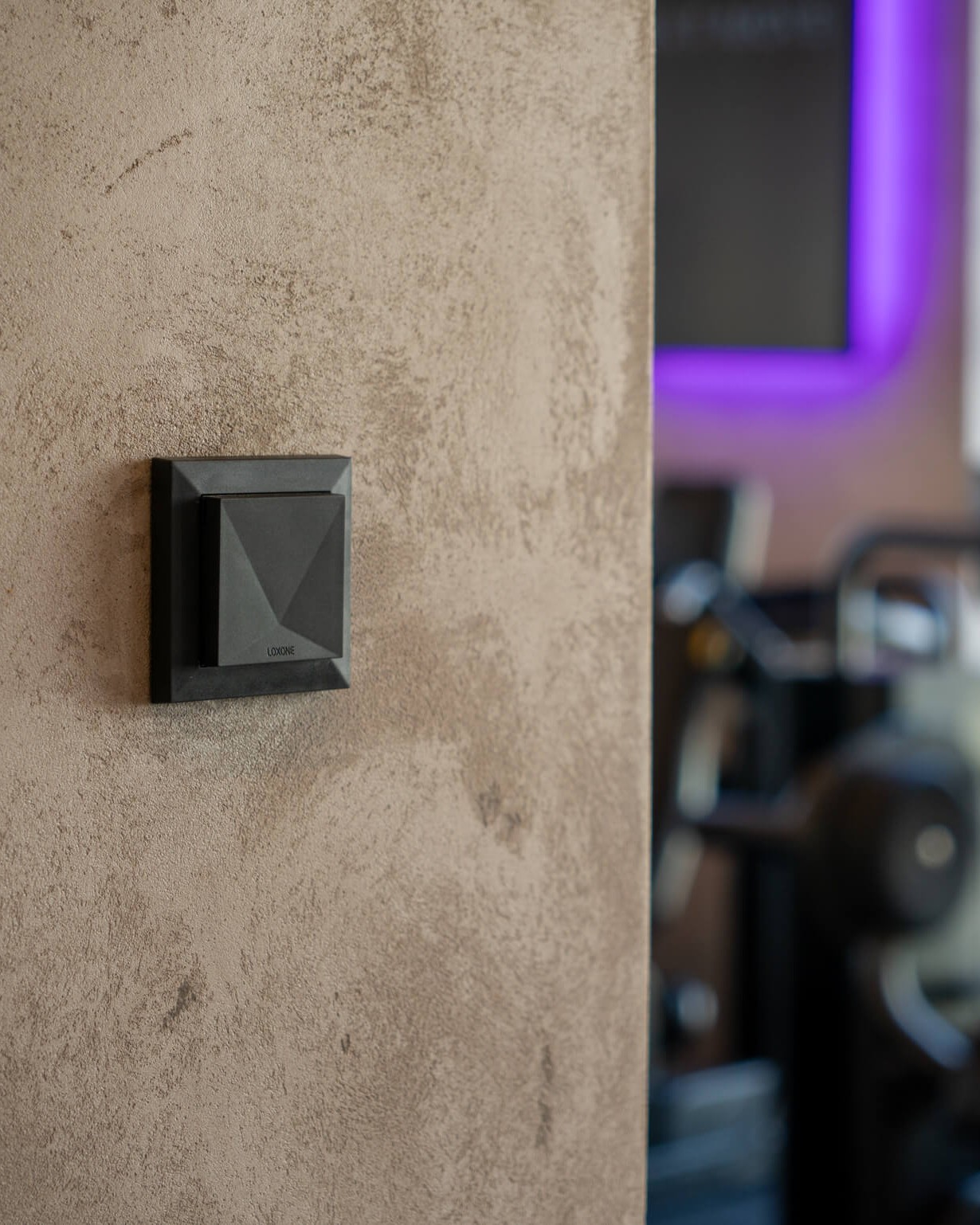 Cvičební sál fitness centra Next.Move – rychlé vytápění a vychlazení díky automatizaci LOXONE