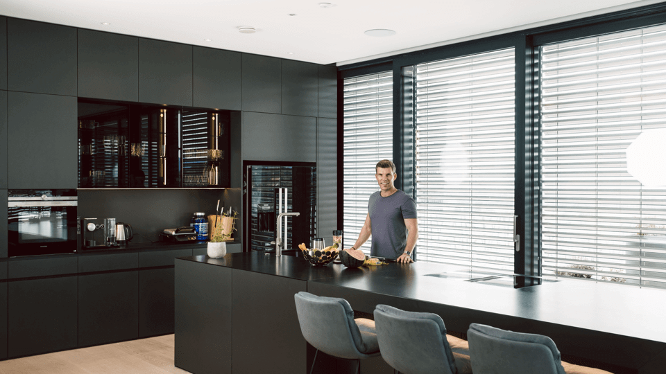 Florian Gschwandtner in seiner Smart Küche