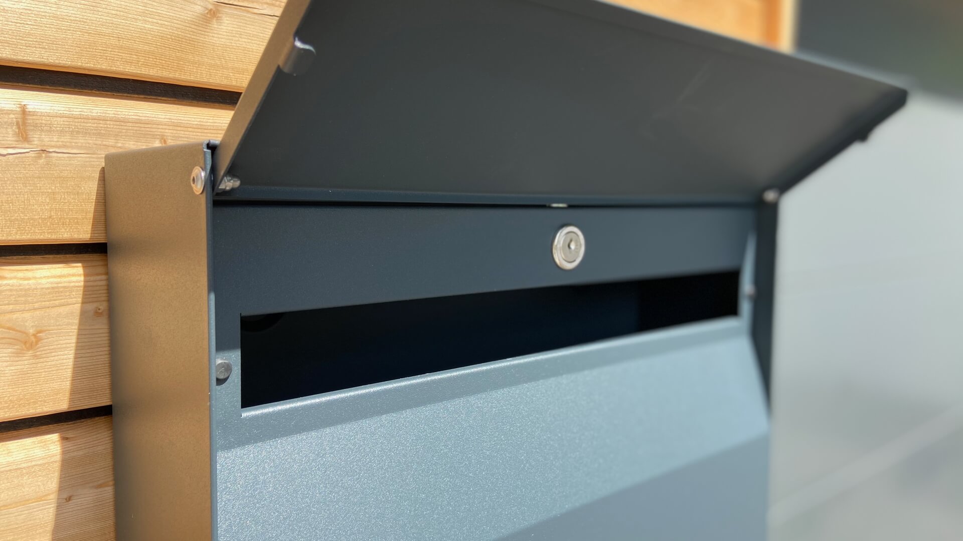 Der Weltweit Erste Intelligente Paket Und Briefkasten Loxone Blog