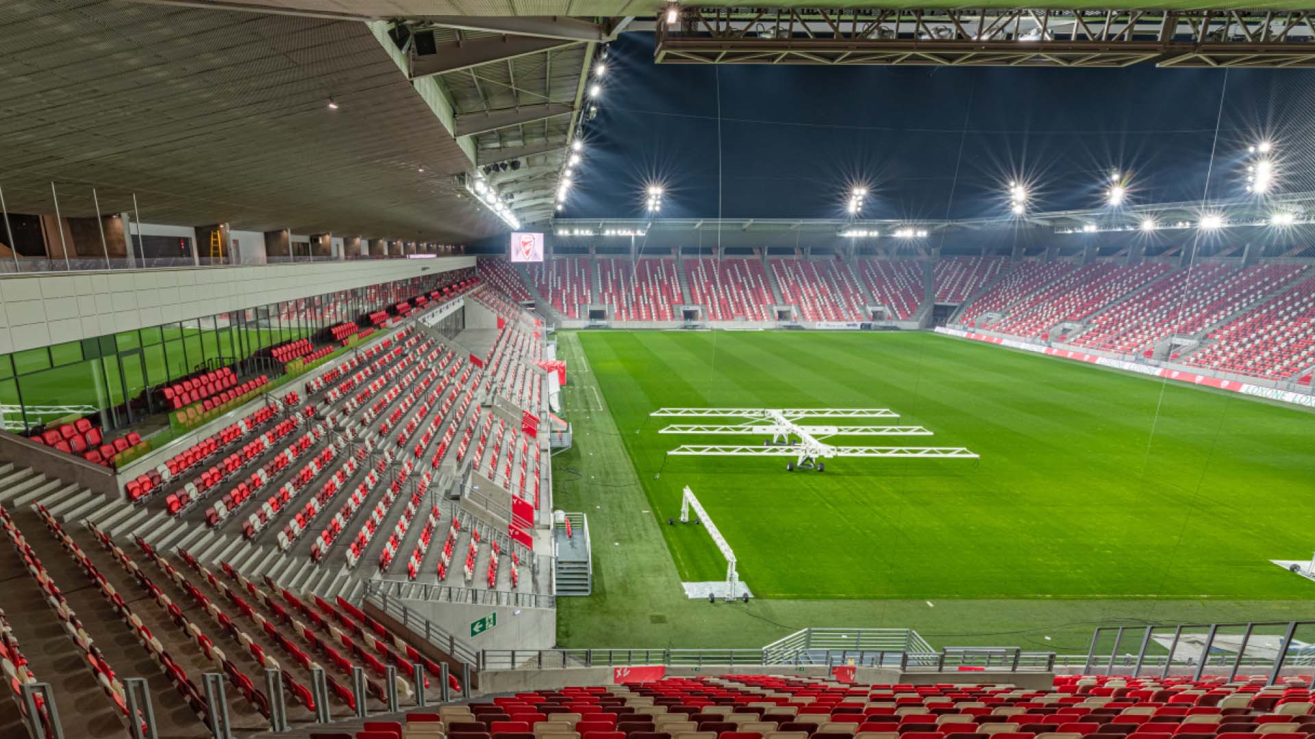 Beleuchtung im DVTK Stadion Ungarn.