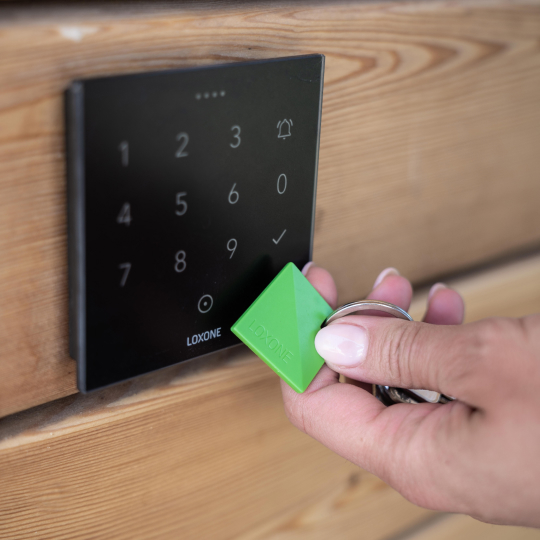 (c)Loxone-NFC-Code-Touch_01