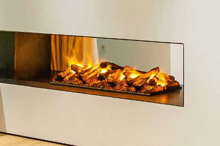 Im Showhome fügt sich zudem ein Wasserdampf-Kamin nahtlos in die Lichtplanung ein.
