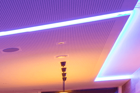 Auch im Showhome wurde bei der Lichtplanung auf indirekte Beleuchtung mit LED Streifen gesetzt