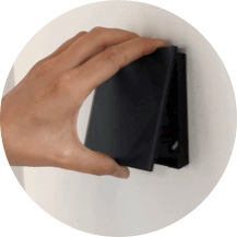 Montage eines Touch Pure im Smarthome Touch Pure Montage