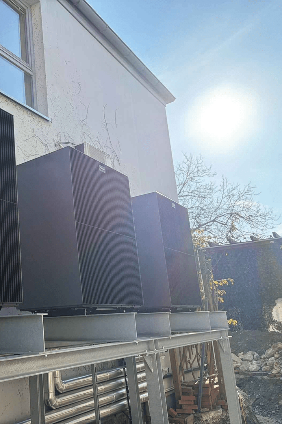 Instalaciones fotovoltaicas en el tejado del centro parroquial para una gestión energética sostenible