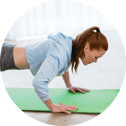 Ventilation selon la demande Fille qui fait du sport dans une smart home