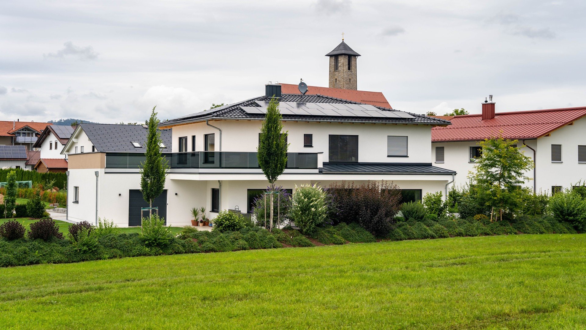 Maison avec panneaux solaire et batterie