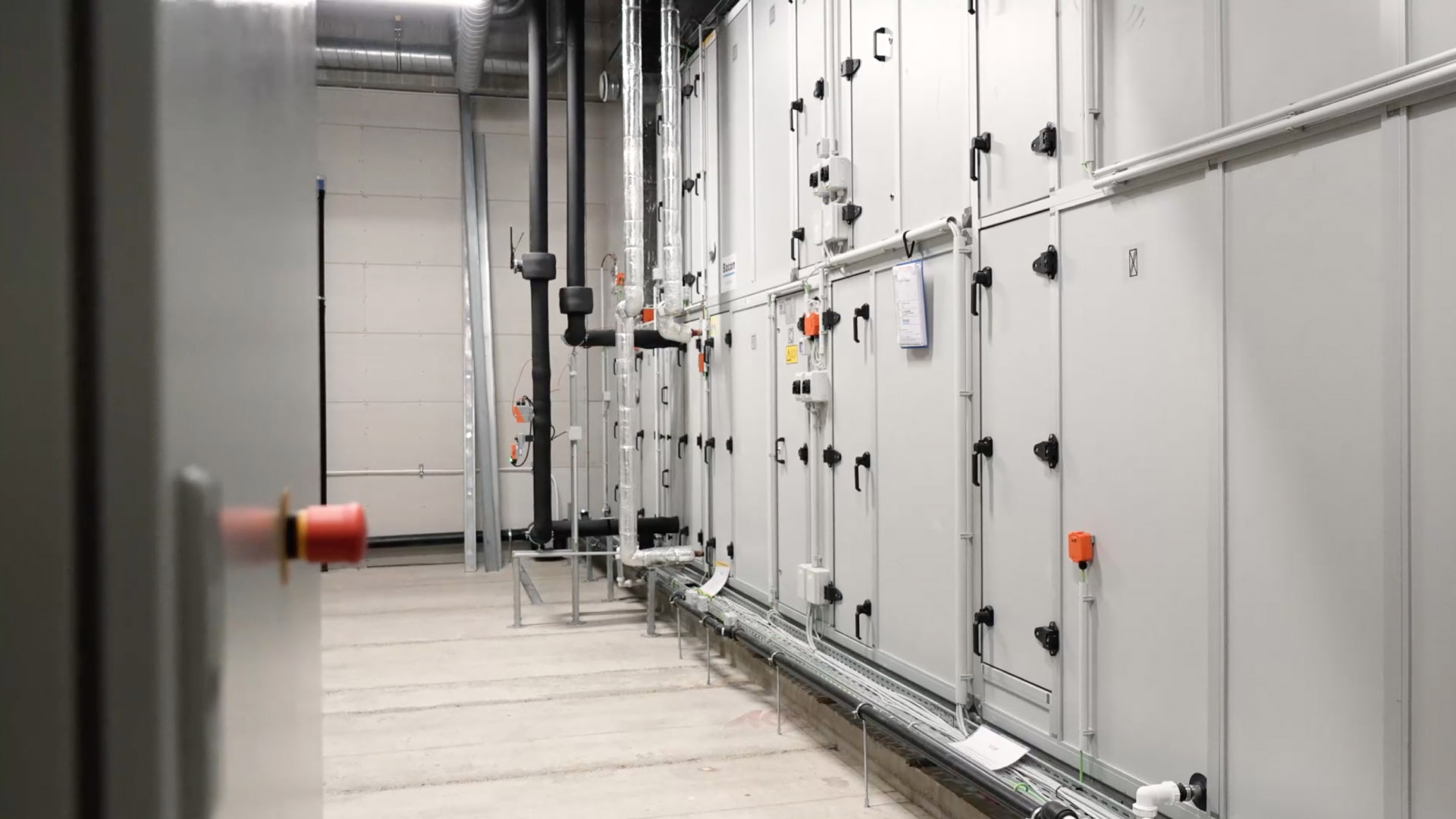 PH-Blog-Campus-Tour-Centrale de ventilation Our ventilation system supplies around 300 people with fresh air and can handle 20,000 cubic meters of air per hour