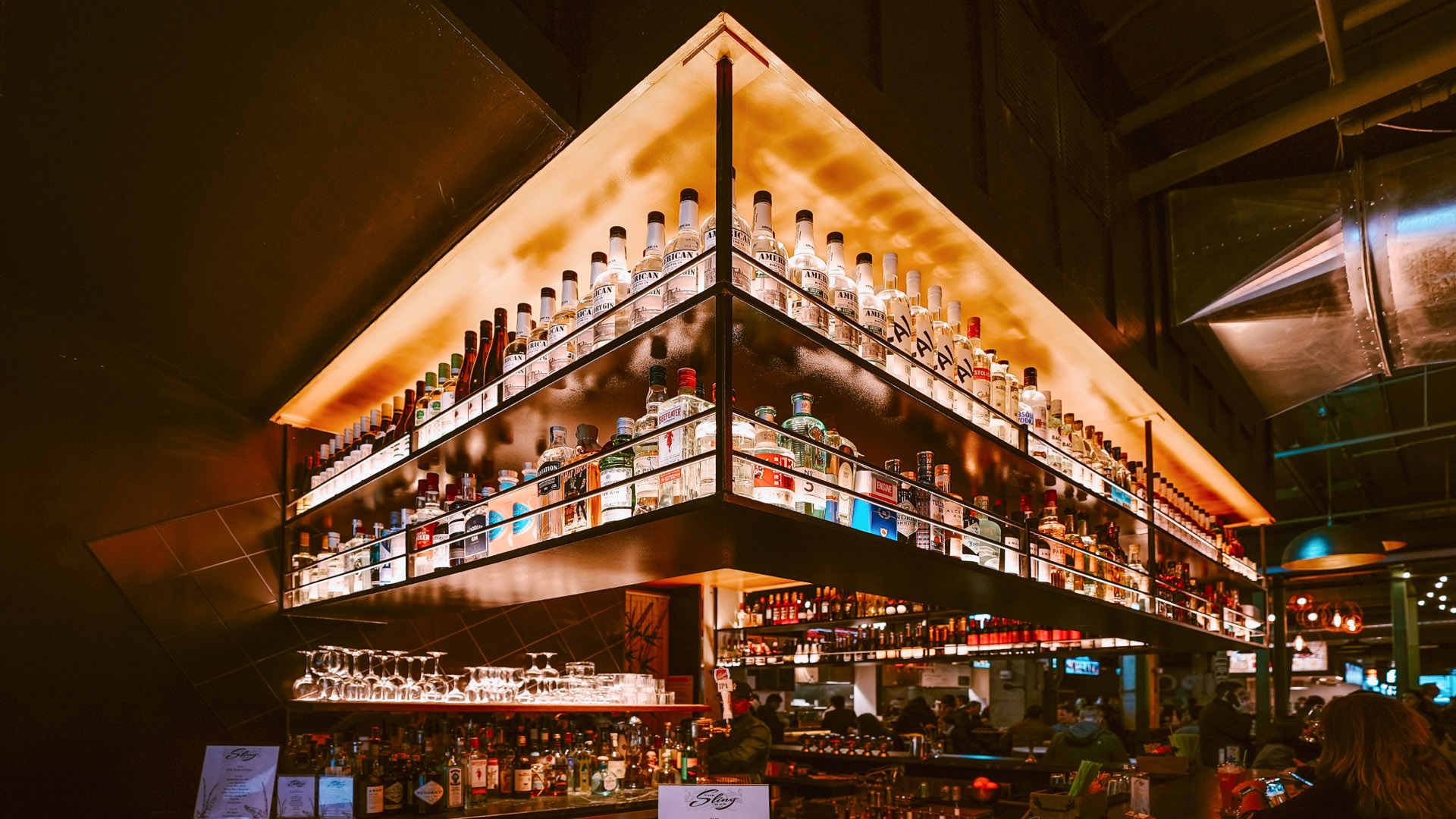 Intelligent lighting makes all the difference for restaurants and bars.