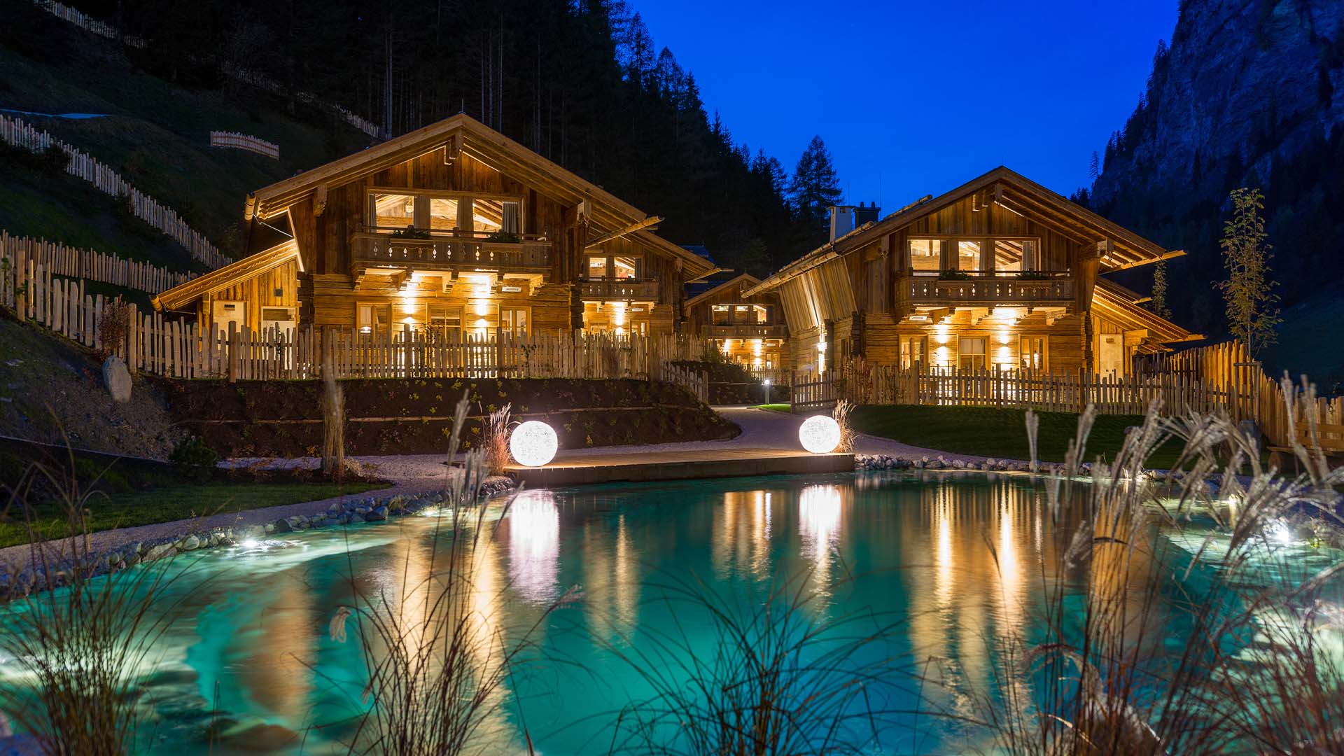 Hotel-lighting-reflecting-on-lake