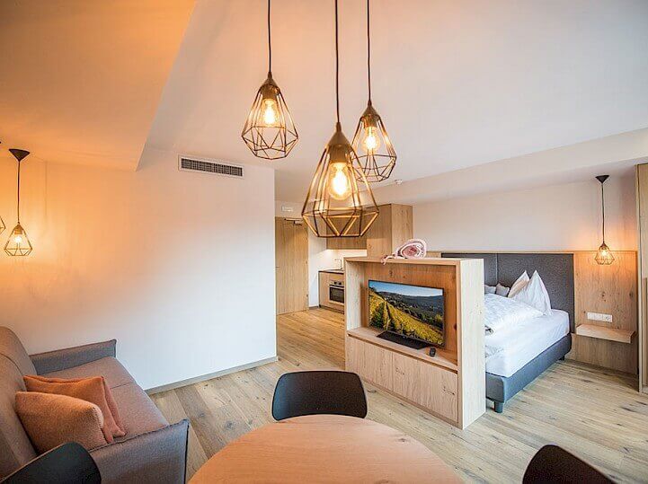 Alpenrose-appartments-bedroom-lighting-and-tv