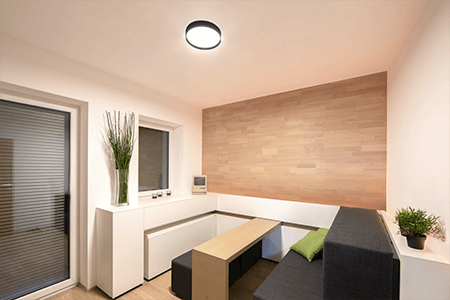 PH_Loxone_ceiling_light Gleichmäßig aufgeteilte LED-Spots lassen die Räume im Showhome größer wirken