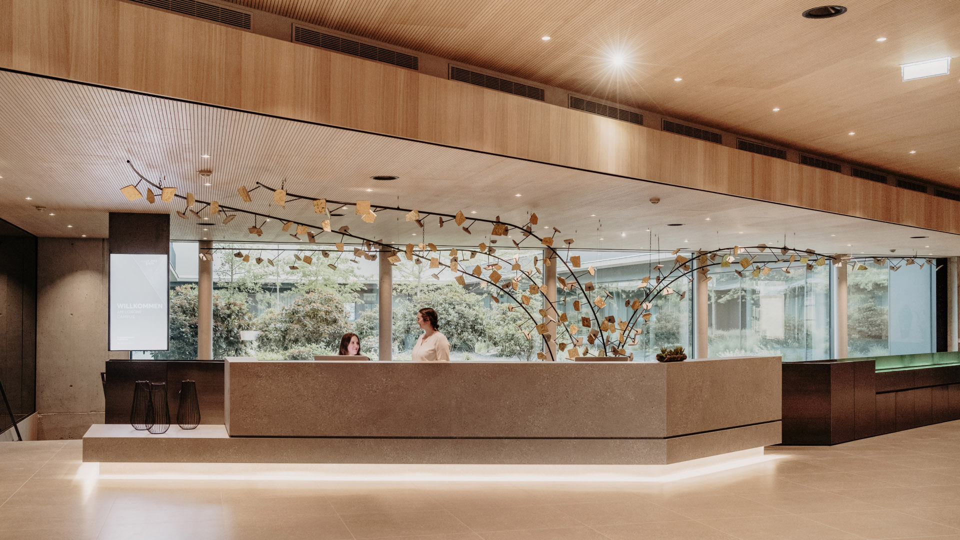 PH-Reception Reception plays a central role and is supported by intelligent hotel automation.