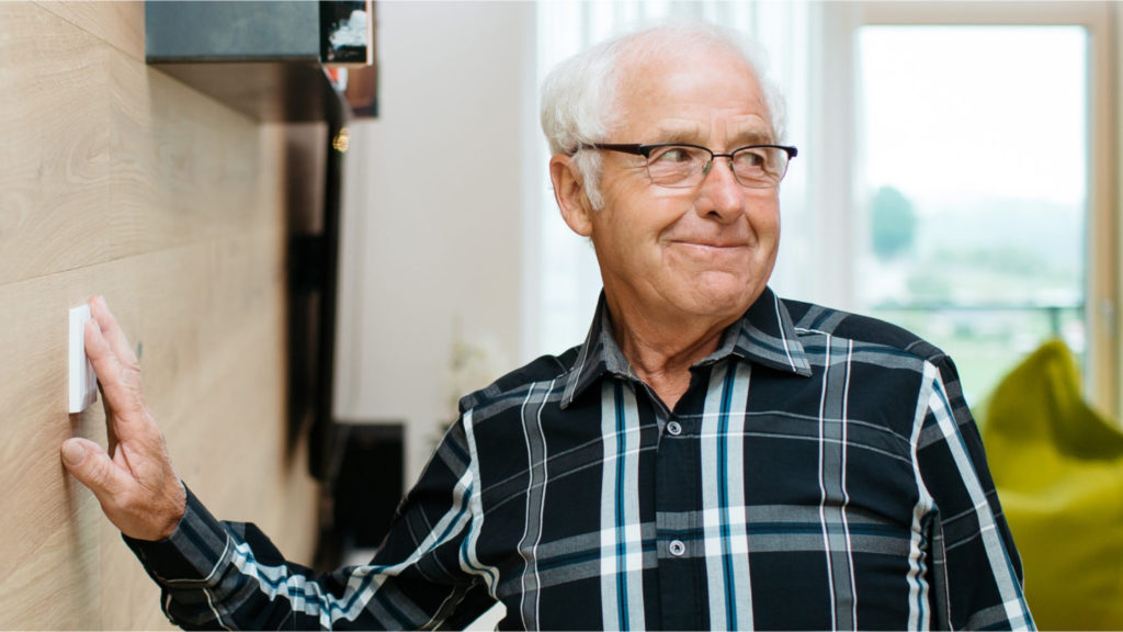 Populácia stárne. Vyrovnať sa s tým pomôžu inteligentné technológie pre seniorov