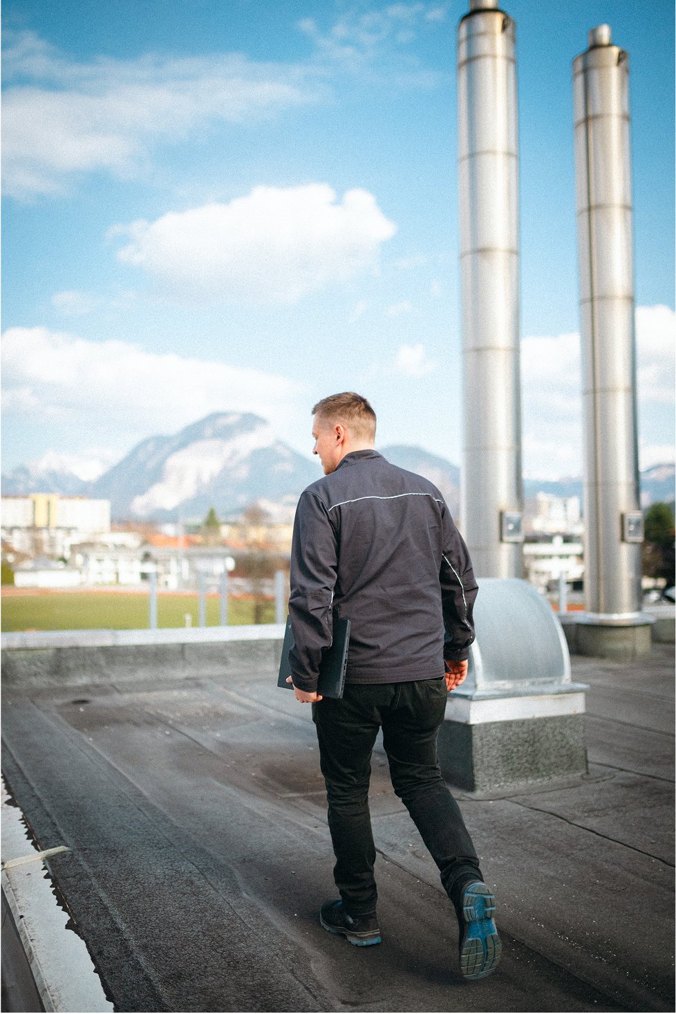 LOXONE Partner na streche budovy