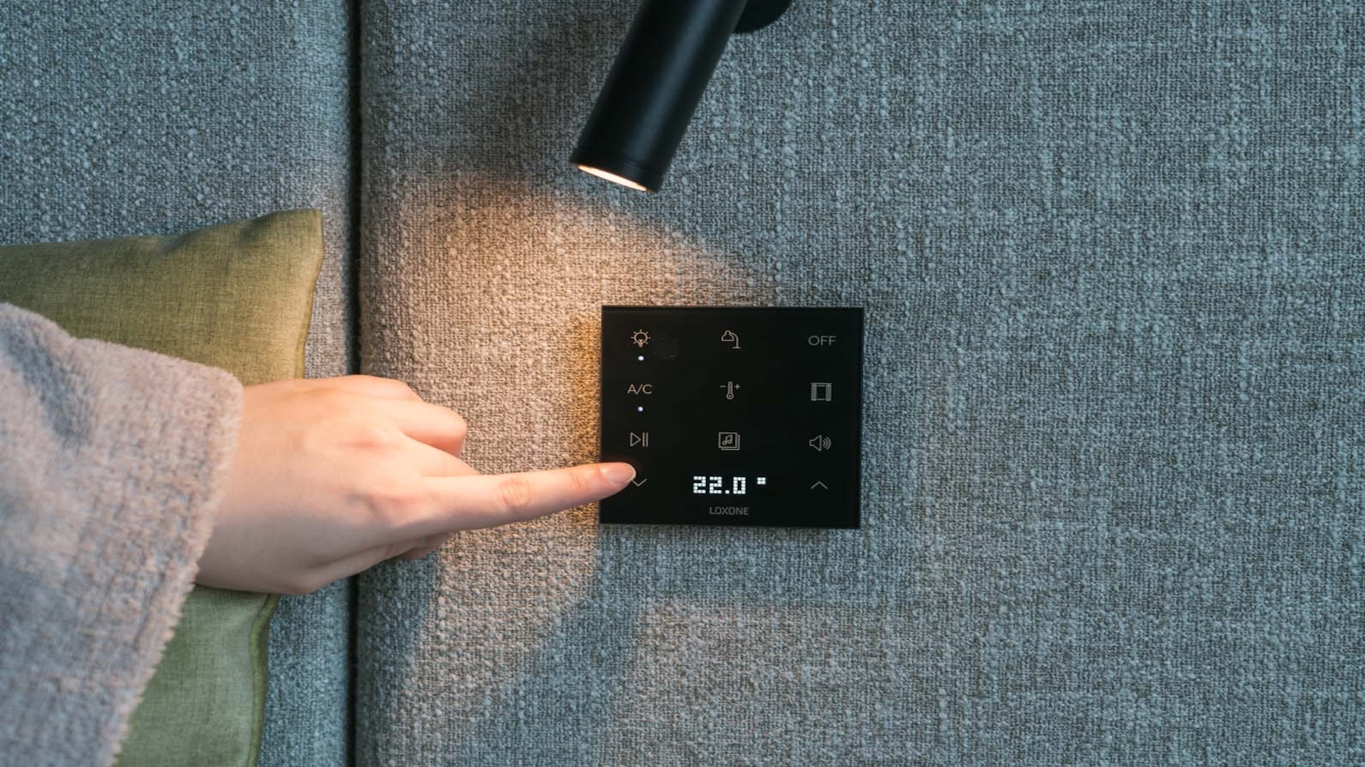 Touch Pure Flex Touch Pure Flex, otel odasında teknolojiyi kullanmayı kolaylaştırır.