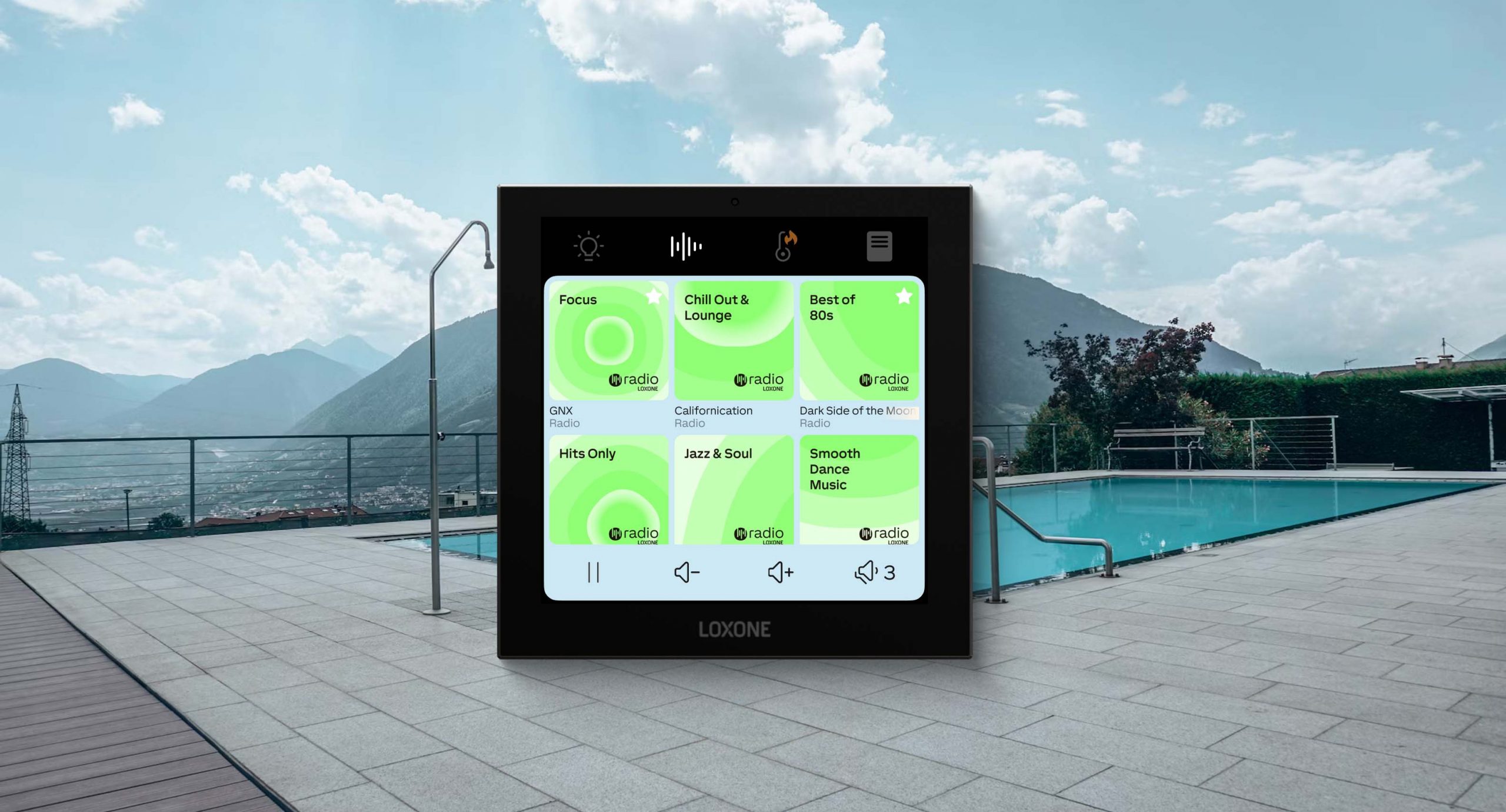 Touch Pure Display біля басейну